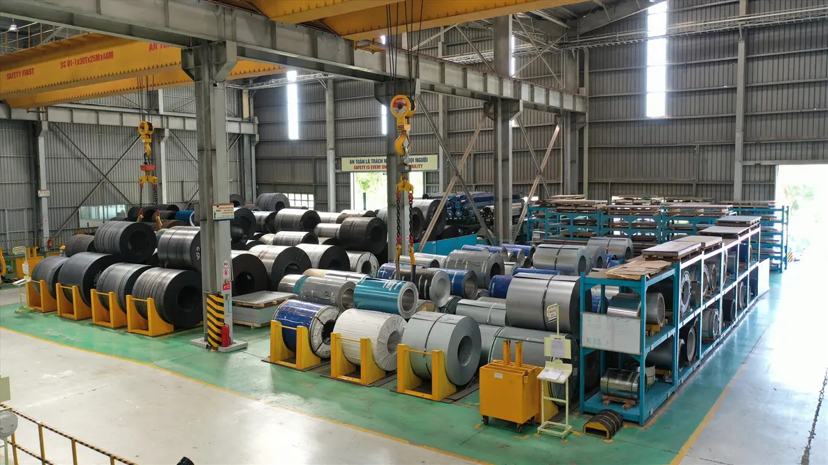 Modern steel box processing machine image